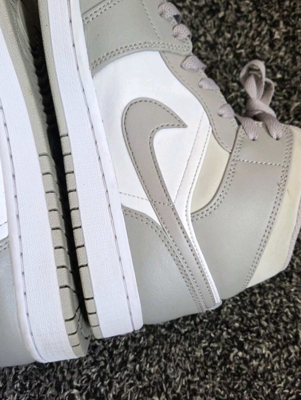 Nike Air Jordan 1 Mid College Grey 554724-082 US Men's Size 8 - Picture 7 of 16